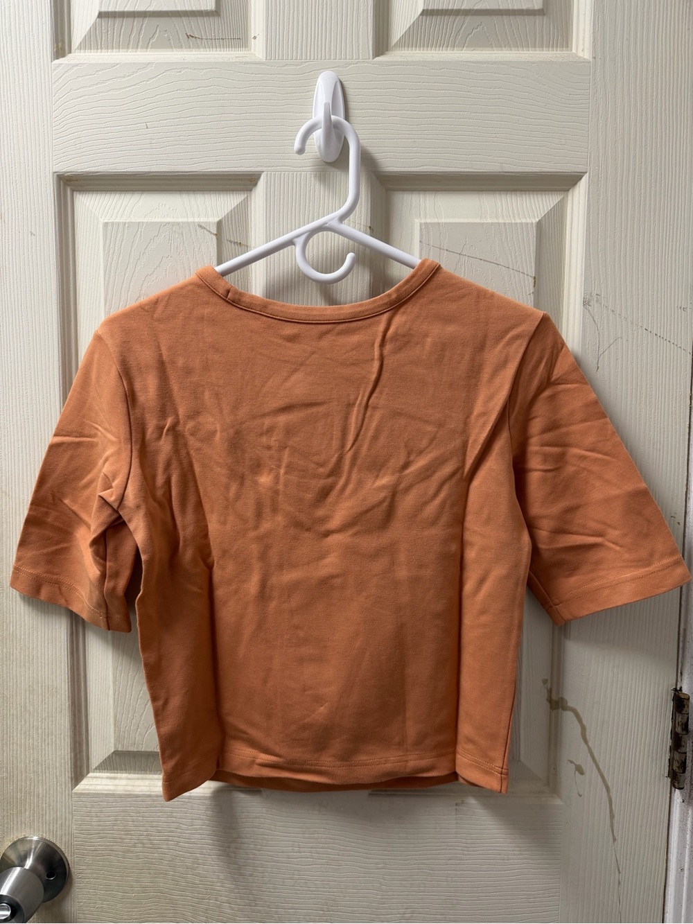 🧡 Nike Orange Cutout Crop Top - Picture 3 of 3